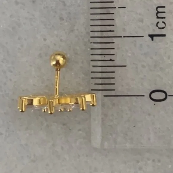 18k Gold Large Crystal Leaf Flower Cartilage Earring - Picture 2 of 3